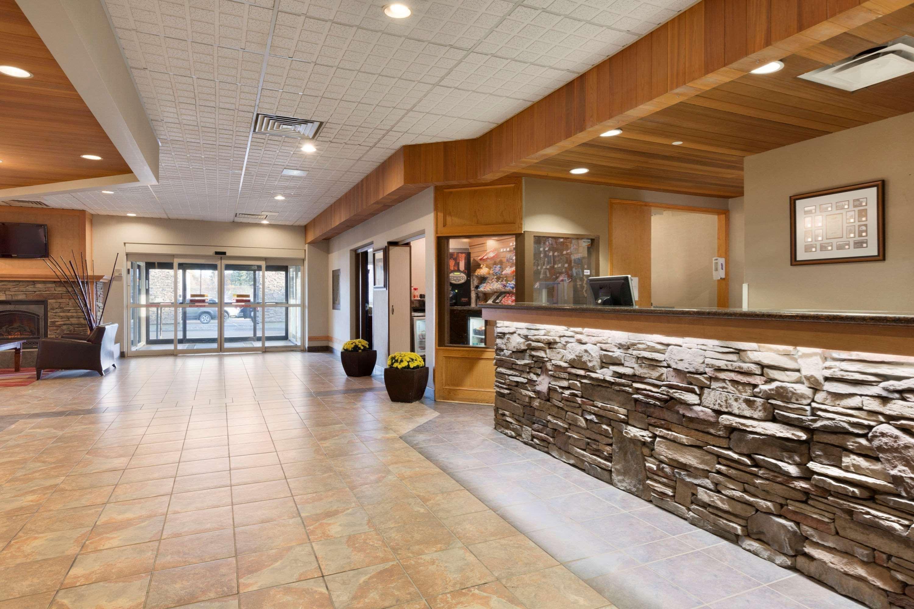 Border Inn & Suites Lloydminster Eksteriør bilde